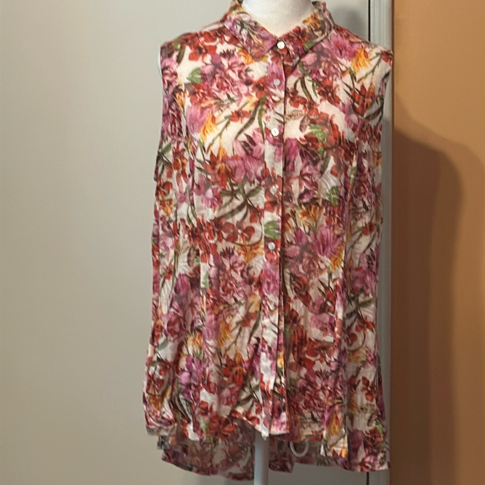 18/20 sleeveless shirt by Cato